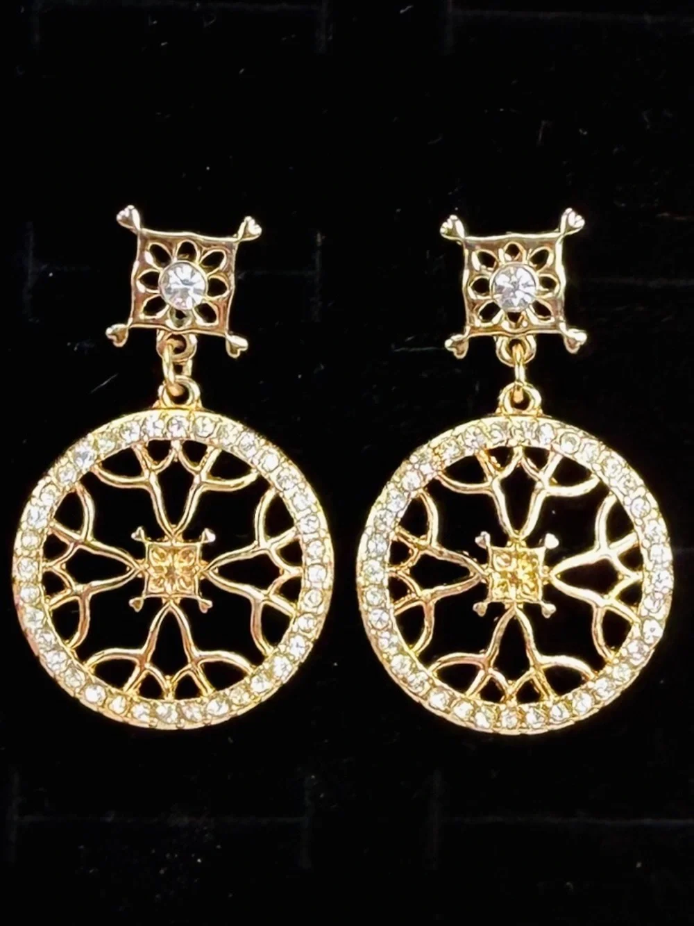Beautiful goldtone, bling costume pierced earrings